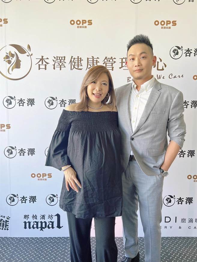 Makiyo（左）下月即将临盆，老公小金贴心照顾令她很满意。（经纪人提供）