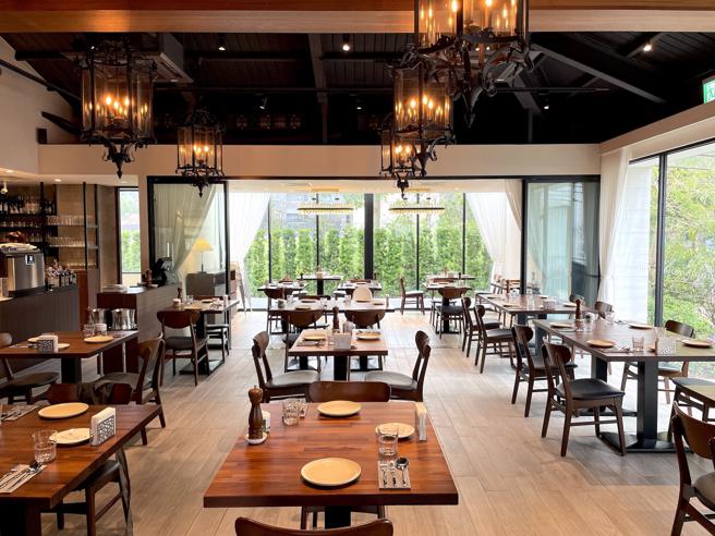 鄧有癸的最新餐廳「Amber Hill」主打Casual Dining，裝潢設計令人感到舒心愜意。（何書青攝）