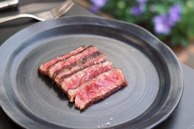 Amber Hill是鄧有癸旗下首次使用及主打日本國產牛F1的餐廳，讓饕客用更親切的價格，品嘗不同的美味牛肉。（何書青攝）