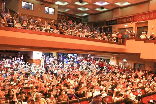 台中市长卢秀燕「乡亲来燕会」30日在清水举办，吸引近千名支持者到场力挺。（卢秀燕竞选总部提供）