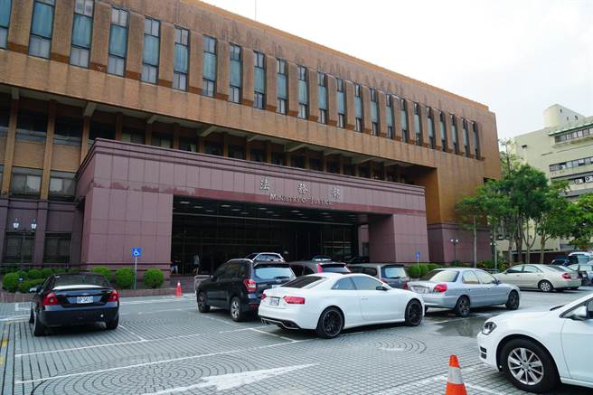 立委蔡壁如向法务部检举镜电视申请执照过程涉及不法，法务部30日接获检举资料，发交士林地检署调查。 资料照片