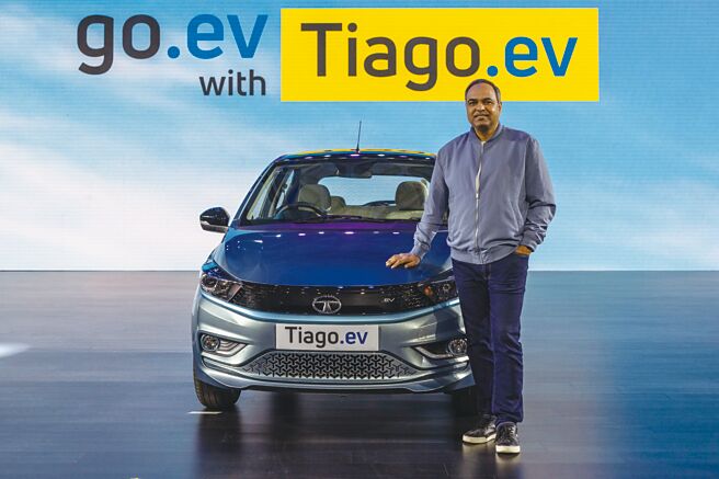 塔塔客车及电动车事业主管詹德拉表示，Tiago EV入门款单次充电可行驶250公里，高阶款可行驶315公里。图／美联社