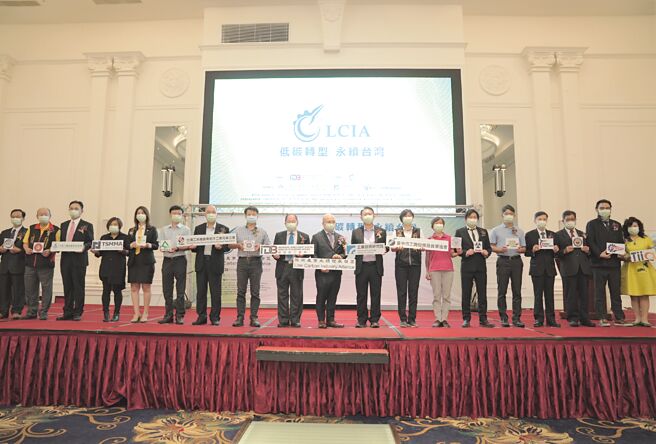 低碳產業永續發展聯盟集結機械、金屬加工等產業上中下游及產官學研宣誓成立。圖／業者提供
