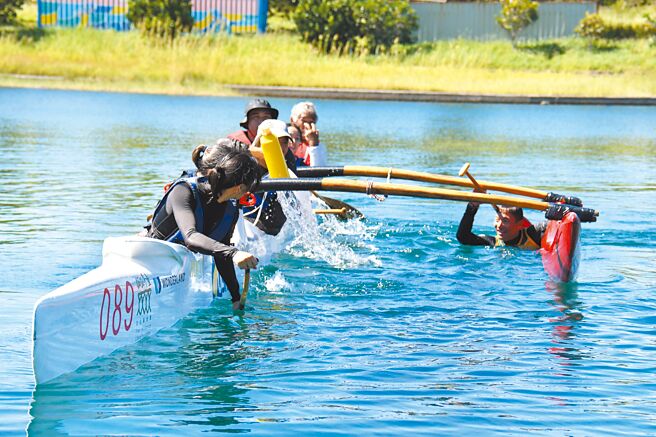 旅居美国的江伊茉从夏威夷引进支架大洋舟，希望藉此与南岛语系国家文化接轨。（庄哲权摄）