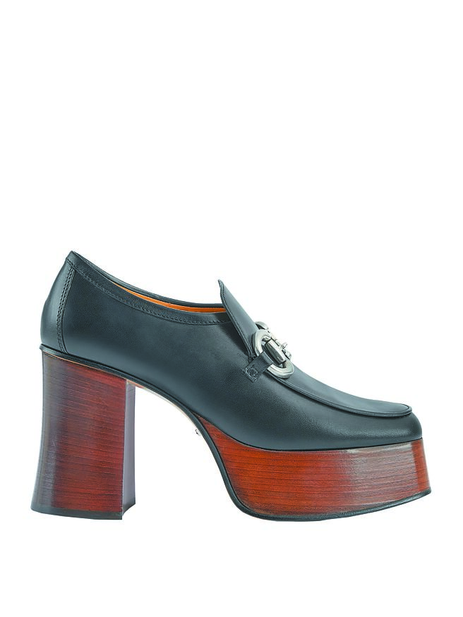 EXQUISITE GUCCI系列黑棕色馬銜鍊厚底莫卡辛鞋，4萬800元。（Gucci提供）