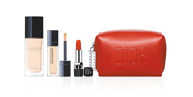 比漾广场化妆品预购会，DIOR迪奥完美持久底妆组，推荐价3600元。（比漾广场提供）