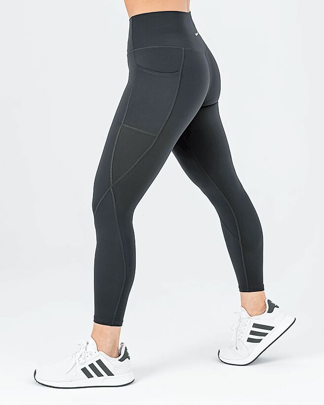 全黑Legging也是百搭色系。（Tapioca b.提供）