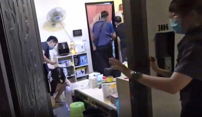 刘男人在柬埔寨，隔空遥控集团成员一条龙式犯案，高雄警方上月一举逮捕其在台干部。（图／警方提供）