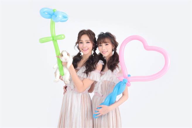 图左选美皇后陈蕴予（金莎）联手妹妹陈愉璇（金渲）连续六年举办公益活动，帮助弱势家庭、儿童及流浪动物。（鑀倪广告行销提供）