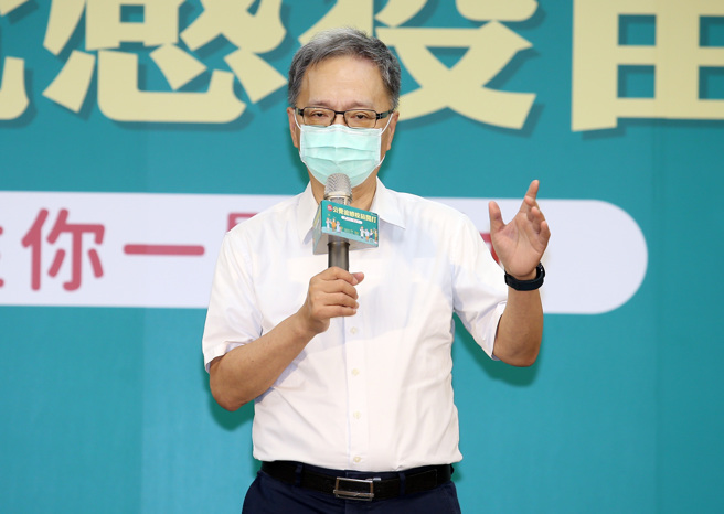 卫福部长薛瑞元1日出席111年公费流感疫苗开打记者会。（姚志平摄）