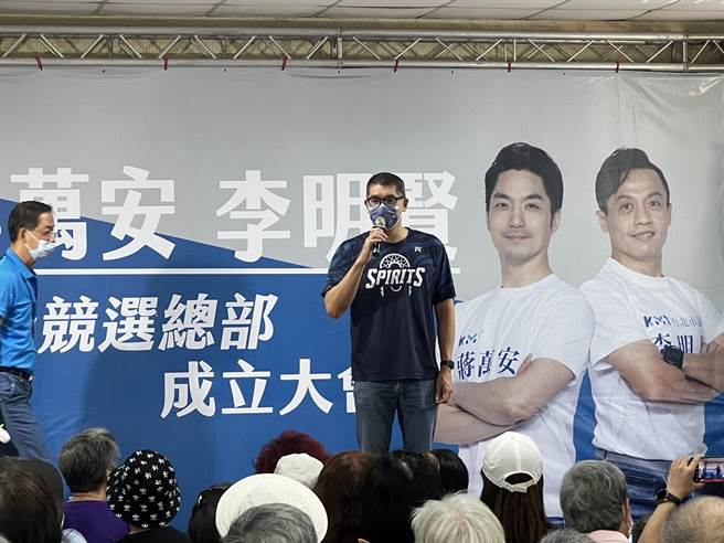 国民党副主席连胜文大酸，要恭喜裴老板发大财，透过与魔鬼交易，内湖多一个百亿富翁。（游念育摄）