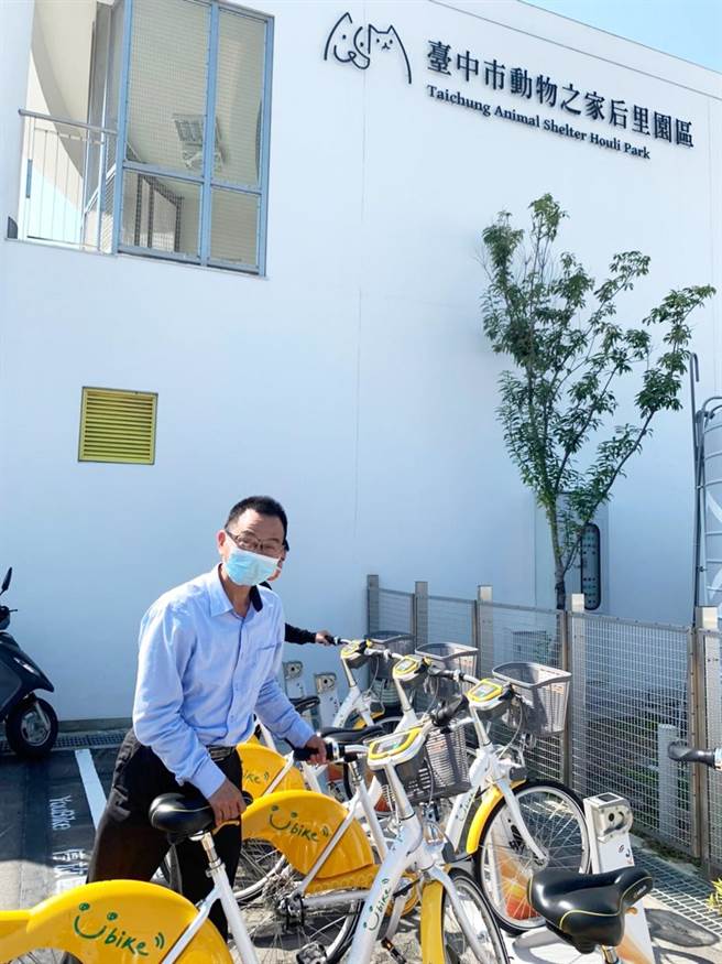 民眾可骑车参观五星级动物之家，悠游壮阔绿地、花海的环保公园。（市议员陈清龙服务处提供）