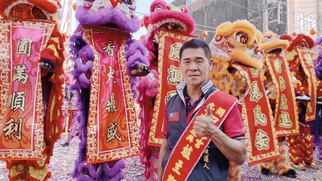 湖口乡长参选人郑士榤涉嫌现金贿选，与另两名共犯遭羁押禁见。（撷自郑士榤粉丝页／邱立雅竹县传真）