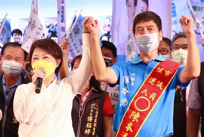 卢秀燕今天上午第一场先赶赴后里区，参加与市议员陈本添联合竞选总部成立。（民眾提供）