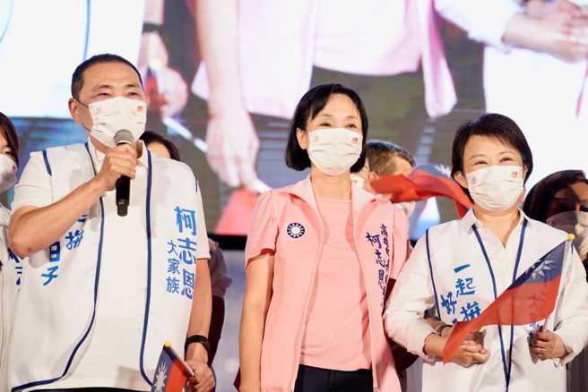 台中市市长卢秀燕（右）。（图／取自卢秀燕脸书）