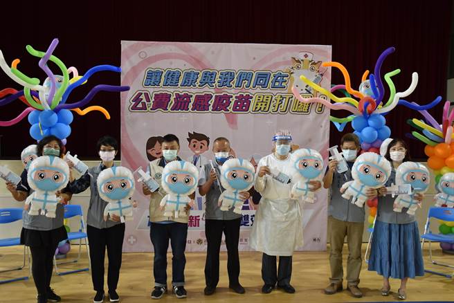 苗栗縣長徐耀昌呼籲民眾踴躍施打流感及新冠疫苗。（謝明俊攝）