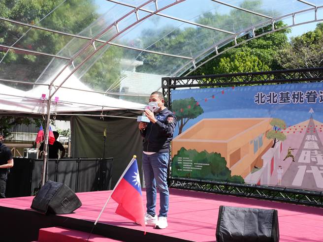 針對民進黨新北市長參選人林佳龍所提的興建中運量的溪北捷運，新北市長侯友宜(見圖)表示，五泰輕軌未來接泰板「這是我們早就在做的事情」，而且林部長也了解我們整個規劃。(黃敬文攝)