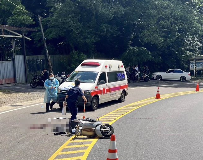 周女当时被撞上后，还被货车辗过，伤势严重，消防人员查看时已无生命迹象。（警方提供／李奇叡新北传真）