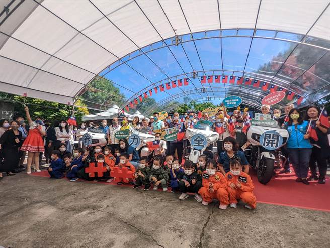 今年眷村文化由新北市召集台北市、桃园市、基隆市联手举办「北北基桃眷游嘉年华」，1日齐聚新北市三重区空军三重一村共同推广眷村文化。(黄敬文摄)