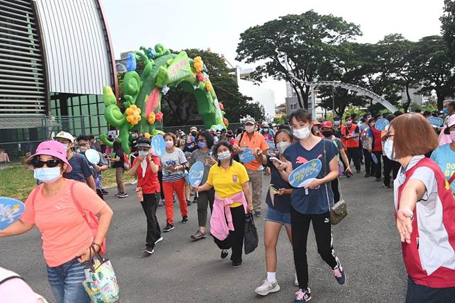 嘉义市政府鼓励民眾健走寻宝。（嘉义市政府提供／廖素慧嘉市传真）