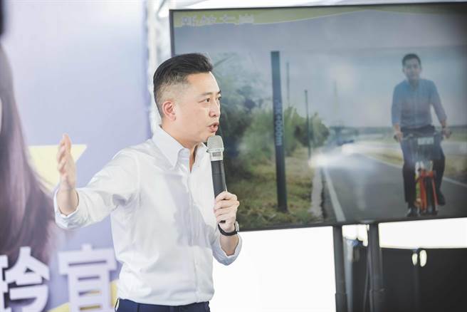 林智坚面对高虹安的学歷歧视，今天不避讳说，「是，我是中华大学夜间部毕业」，但要吁更多新竹妈妈站出来。（陈育贤摄）