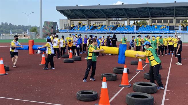 各種趣味競賽，員工選手卯足了勁展現團隊精神，相互合作爭取佳績(于家麒攝)