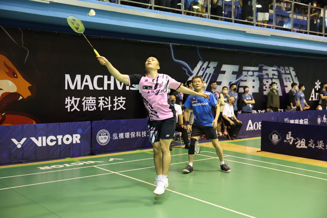 李洋大秀精彩球技，让现场球迷大呼过瘾。（牧德科技提供）