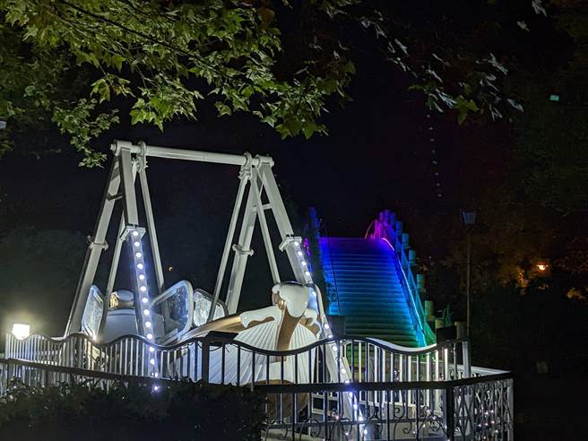 2022慈湖火舞光影季设有特色灯区与游乐设施。（观旅局提供／蔡明亘桃园传真）