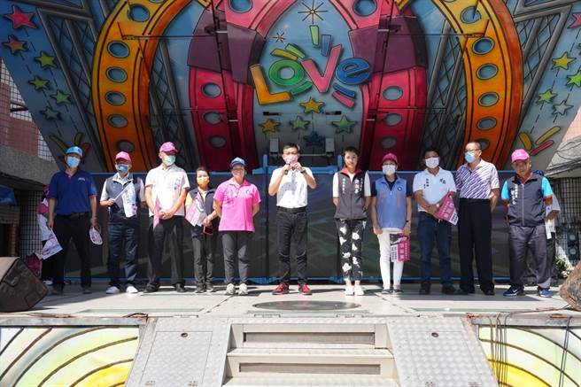 南投县副议长潘一全率领简赐胜等多名县议员到场力挺。（民眾提供／杨静茹南投传真）