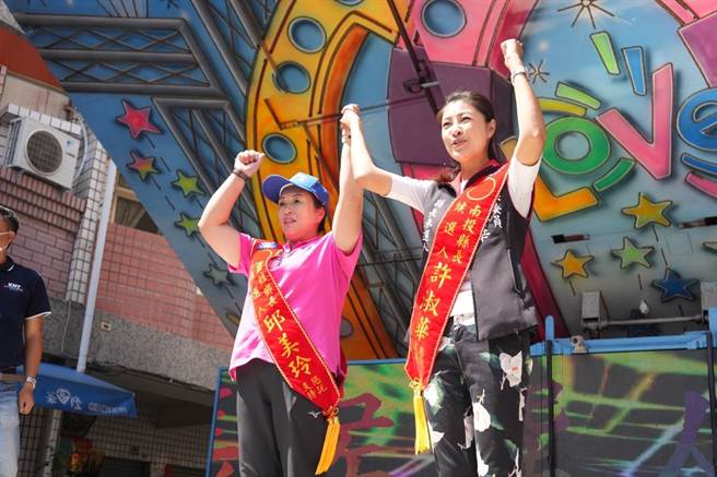 许淑华、邱美玲强调他们一直在地方为乡亲服务，将携手建设国姓。（民眾提供／杨静茹南投传真）