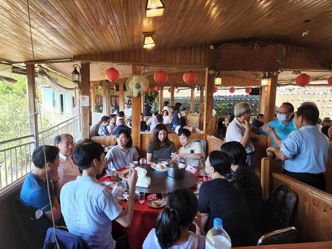 南港农会也推出超值「桂花茶餐飨宴」，每周六、日订桌者将可获得每桌5000元甜美价。（南港农会提供）