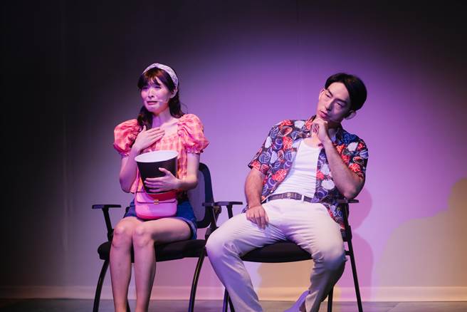 杨宗升（右）与管磬在音乐剧里擦出不少火花。（疯戏乐工作室提供）