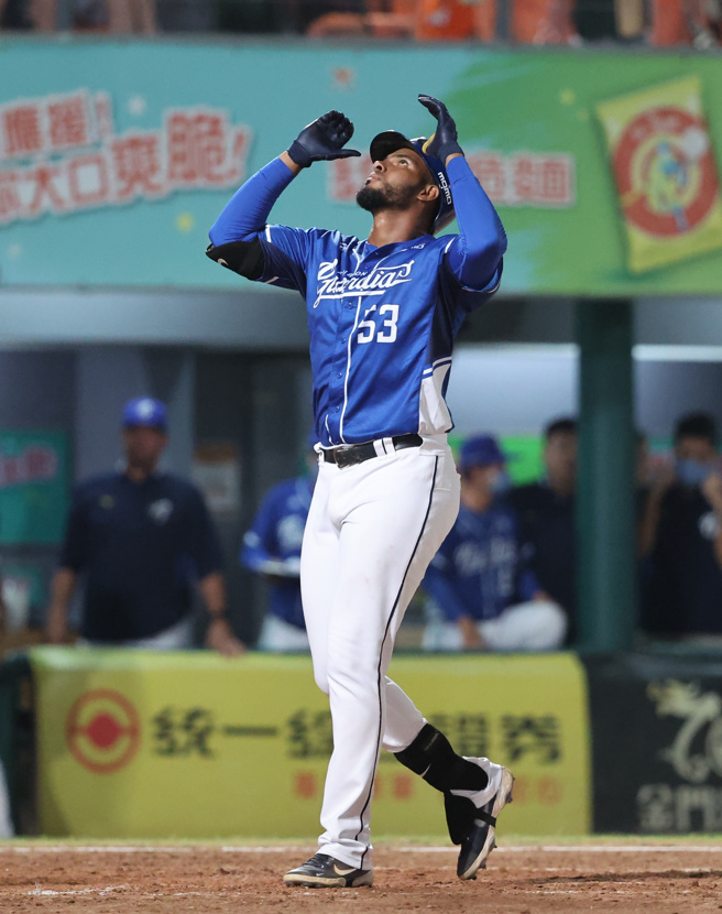 富邦悍将新洋炮卡洛斯。（富邦悍将提供）