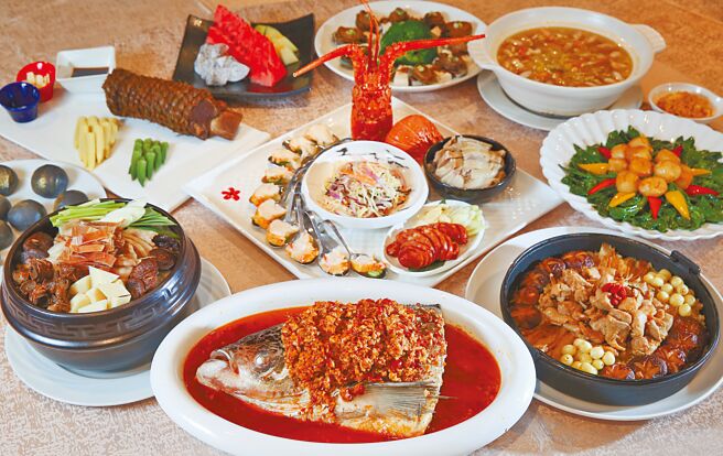 「奇岩一号」北投店这套尾牙春酒桌菜菜单为2万800元+10％。（陈俊吉摄）饮酒过量有害健康