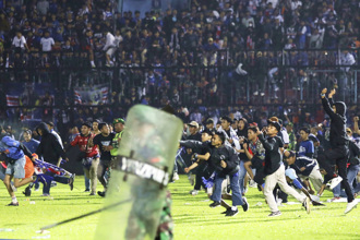 影》印尼足球賽暴動引爆人踩人 釀129死驚人畫面曝