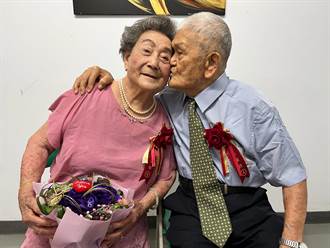 南市表揚鑽石婚 94歲阿公：要永遠像熱戀中的情侶