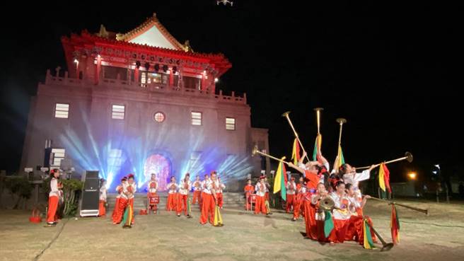 金门中正国小鼓吹队带来的传统艺术表演，获得观眾如雷的掌声(于家麒摄)