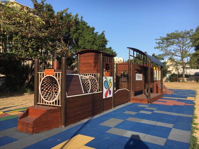 新竹市竹莲国小新设游戏场採用火车意象。（教育部提供／林志成台北传真）