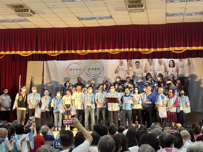 國民黨台北市長參選人蔣萬安2日上午赴興業區民活動中心參與文山區後援會成立大會。（黃婉婷攝）