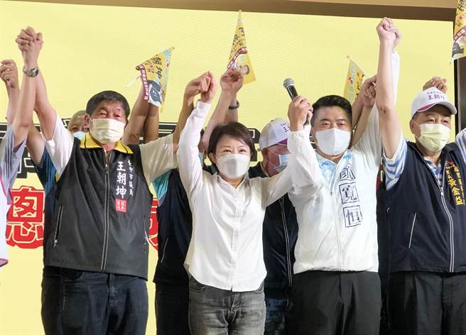 盧秀燕表示，她感謝王朝坤支持市府讓預算過關，讓她能帶領市府團隊完成各項建設，創造「雙贏」讓后里更美好。（陳世宗攝）