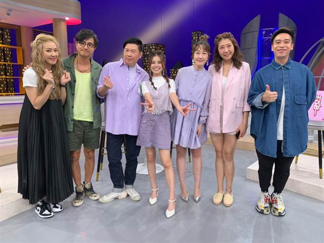 刘雨柔（左起）、王少伟、曾国城、宇珊、巴钰、哈平远、无尊。（卫视中文台提供）