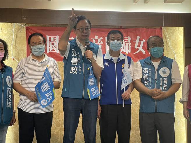 国民党桃园市长参选人张善政2日成立观音区竞选服务处暨妇女后援会成立。(吕筱蝉摄)