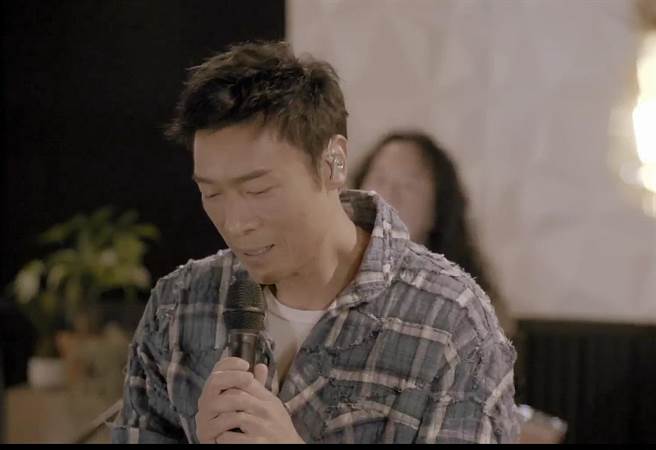 許志安日前透過直播分享新歌。（翻攝許志安臉書）