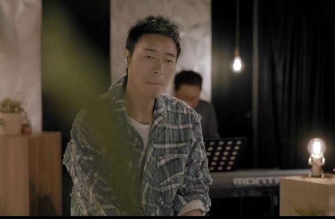 許志安日前透過直播分享新歌。（翻攝許志安臉書）