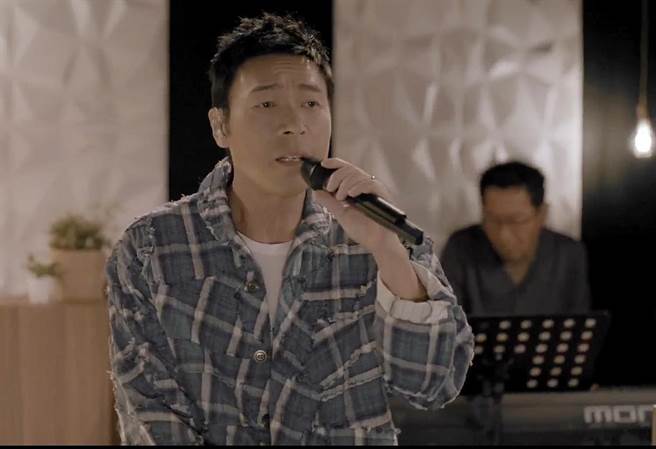 許志安日前透過直播分享新歌。（翻攝許志安臉書）