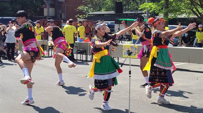 新北市警局周末在三峡大板根举办原住民族亲子活动。（新北市警察局提供）