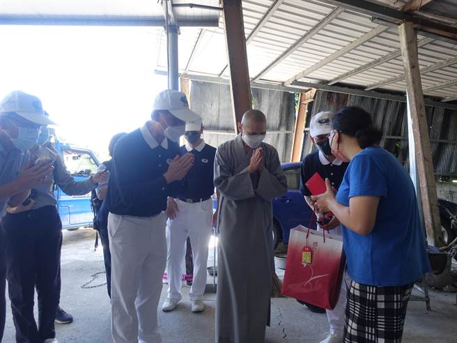 花东9月18日强震酿灾，台东县长饶庆铃今天与慈济执行长顏博文及团队前往台东县各乡镇受灾民眾住家家访。（台东县政府提供／蔡旻妤台东传真）