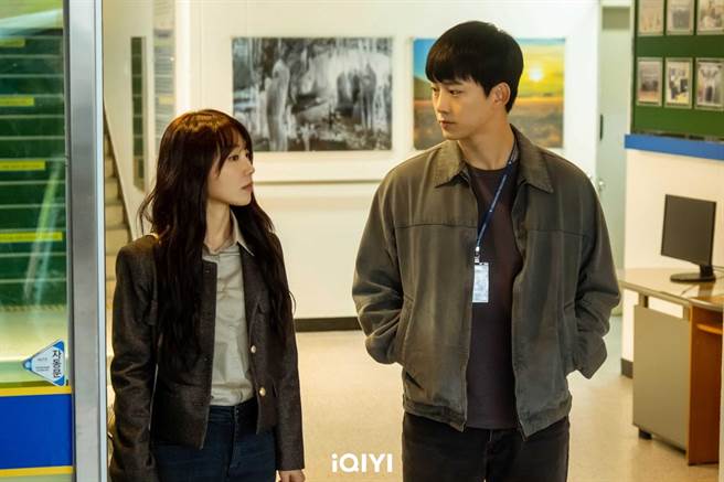 《BLIND局中人》中玉泽演（右）、郑恩地感情线正慢慢展开。（爱奇艺国际站提供）