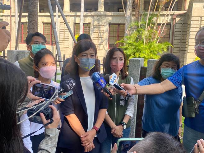 沈慧虹表示，吴子嘉不断吹捧高虹安，民眾党却只想撇清，希望高虹安亲自出面说清楚，别再让柯文哲当她的发言人。（陈育贤摄）