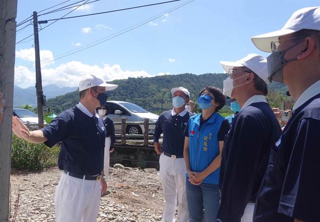 花东9月18日强震酿灾，台东县长饶庆铃今天与慈济执行长顏博文及团队前往台东县各乡镇受灾民眾住家家访。（台东县政府提供／蔡旻妤台东传真）